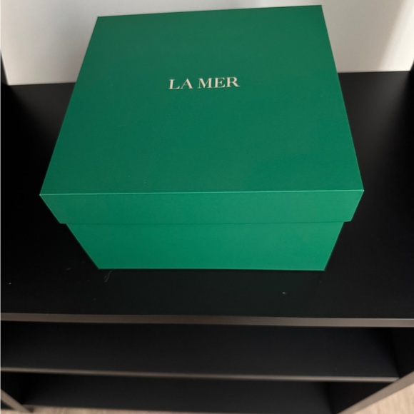 La Mer Gift Box - Picture 2 of 8